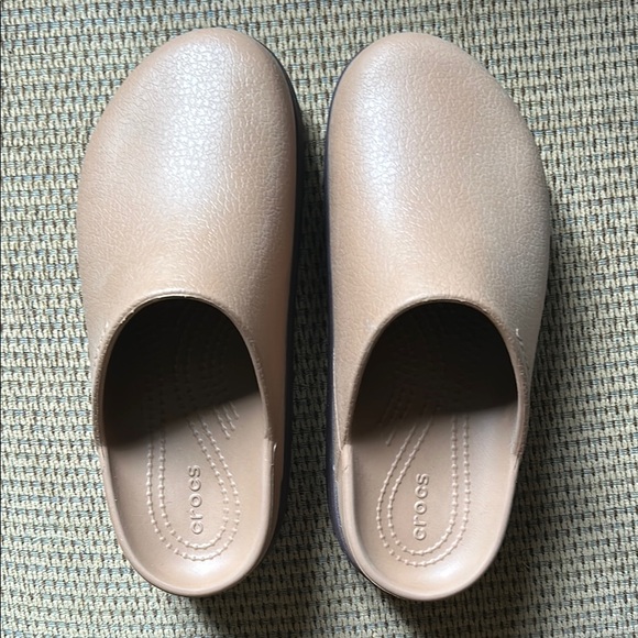 Chic Brown Platform Clogs - Picture 2 of 4